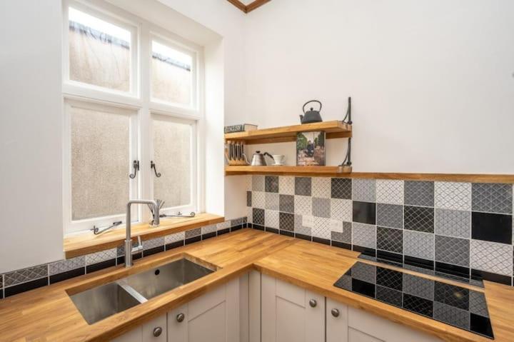 Bank House Apartments Stafford Town Centre Экстерьер фото